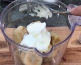 รูปขั้นตอนการทำที่ 1 ของ Banana Chocolate Chip Ice Cream Bites