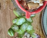 Foto langkah ke 1 dari resep Ikan asin bloso asem asem.
