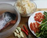Hình bước làm 1 của món Canh măng chua nấu đầu cá hồi