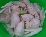 Foto langkah ke 1 dari resep Sop Ceker Kepala Ayam.