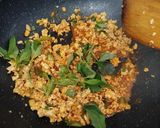 Foto langkah ke 4 dari resep Thai Chicken Lemon Basil Fry.