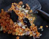 Foto langkah ke 4 dari resep Sambel goreng putih telur dan sosis.