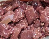 Foto del paso 2 de la receta: 🧅🔪 Hígado encebollado y 2 secretitos para que no salga seco 🔪🧅