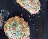 Hình bước làm 4 của món Bánh mì xúc xích topping bắp, hành lá, chà bông