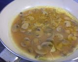 Foto langkah ke 2 dari resep Mushroom omelette with cheese.