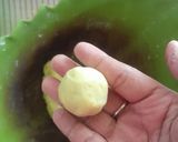 Foto langkah ke 3 dari resep Bola ubi goreng.