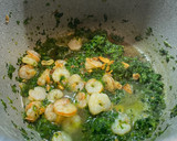 Foto del paso 3 de la receta: Tagliatelle con gambas y espinacas