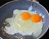 Foto langkah ke 1 dari resep Nasi Telur Ceplok.