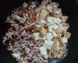 Gambar langkah 4 resipi Kuey Teow Goreng Sotong.