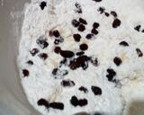 Foto del paso 2 de la receta: Galletitas dulces con pasas
