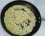 शेंगदाणा चिक्की (shengdana chikki recipe in marathi) रेसिपी स्टेप 1 फोटो