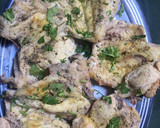 Foto del paso 1 de la receta: Pollo en salsa de hongos con cebolla