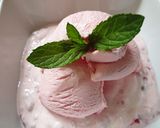 A picture of step 4 of Rasberry ice cream dessert.