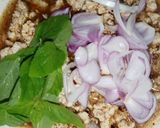 รูปขั้นตอนการทำที่ 5 ของ ลาบไก่สับ | Minced Chicken Spicy Salad