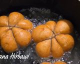 صورة لخطوة 5 من وصفة دونتس قطنية على شكل يقطين (Pumpkin Donuts) بعجينة هشة ولذيذة 🎃🍩