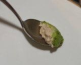 Foto del paso 3 de la receta: Aguacates rellenos de atún