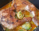 Foto del paso 5 de la receta: Pollo, coles de Bruselas al vino, cebolla y morrones rehogados
