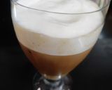 A picture of step 3 of Butterfly pea flower coffee latte.