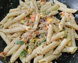 A picture of step 6 of White Sauce Penne Pasta.