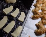 Foto del paso 3 de la receta: Media-lunas rellenas con queso y dulce