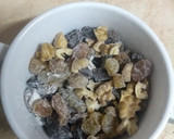 Foto del paso 3 de la receta: Queque de zanahoria con nueces, pasas y trocitos de chocolate