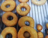 A picture of step 7 of Donuts with sugar Glaze.