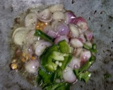 முட்டை குடைமிளகாய் பொரியல் ரெசிபி ஸ்டேப் 1 புகைப்படம்