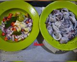 Foto langkah ke 1 dari resep Cumi Item Suroboyo.