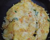 Foto langkah ke 2 dari resep MPASI 9M+ Omelet nasi sayur.