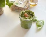 Une image de l'étape 4 de Pesto vert à l’huile de noisette et aux amandes.