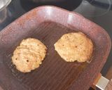 A picture of step 3 of Classic beef burger.