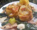 รูปขั้นตอนการทำที่ 5 ของ ราดหน้าเกี๊ยวทอด ใบไชยา Crispy Wonton Rose with Gravy Sauce