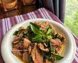 Hình bước làm 2 của món Vịt Xào Húng Quế