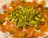 Foto del paso 3 de la receta: Tartar de salmón con aguacate aliñado
