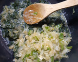 Foto del paso 3 de la receta: Tortilla de acelga casera y fácil de hacer