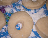 A picture of step 5 of Yeast doughnuts.