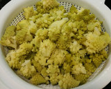 Foto del paso 2 de la receta: Romanescu y patatas en salsa bechamel de ajo