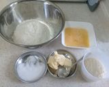 Foto langkah ke 2 dari resep Roti boy garing diluar lembut di dalam.