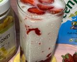Foto langkah ke 6 dari resep Korean Strawberry Milk.