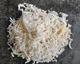 A picture of step 2 of Kandhyachi Kanchcholi (Onian chatani).