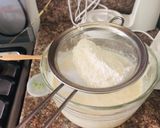 Foto del paso 4 de la receta: Queque de yogurt con crema y fresas