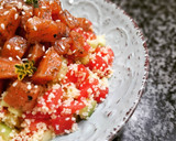 Foto del paso 8 de la receta: Ensalada de cuscús, pepino y tomate con salmón marinado