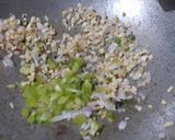 A picture of step 4 of Garlic prawn.