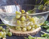 A picture of step 1 of Grapes Mojito.