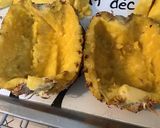 Une image de l'étape 2 de Salade d ananas à l orange et mûres du jardin.