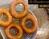 A picture of step 9 of Donuts.