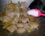 Foto langkah ke 3 dari resep 123. Ayam tumis bawang kentang.