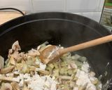 Foto langkah ke 2 dari resep Champignon mushroom creamy soup (sup jamur).