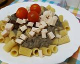 Foto del paso 1 de la receta Macarrones con salsa de setas y pavo con tomate
