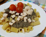 Foto del paso 1 de la receta: Macarrones con salsa de setas y pavo con tomate